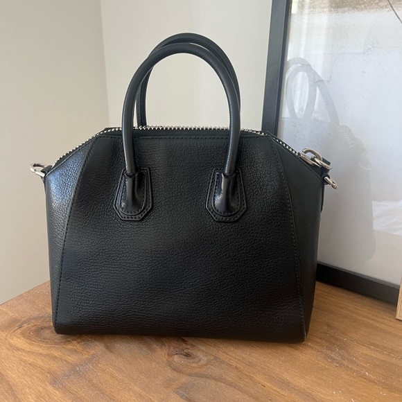 Givenchy Mini Antigona Bag in grained leather - Picture 5 of 16